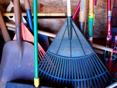 Upracem vašu záhradu bez námahy, kosenie trávy, hrabanie lístia a polievanie